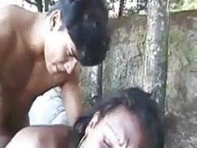 Pareja latina caliente folla al aire libre