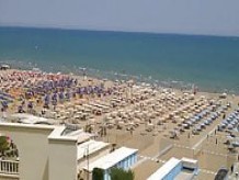 Nikki en la playa de Rimini