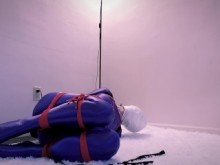 Selfbondage en traje morado (parte 2)