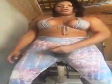 Africano travesti la masturbación y Cum