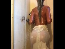 Nariz trans bailando toda mojada en la ducha