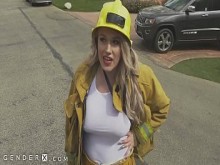 GenderX - Follada cruda por un bombero trans