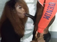 CHUPANDO UNA TUBO DE GRASA DE CHOCOLATE SEXY APASIONADA Y DESCUIDADA