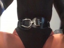 Dolores y sus labios de látex (coño, caucho, masturbación, máscara femenina, domme, trans, aderezo cruzado)