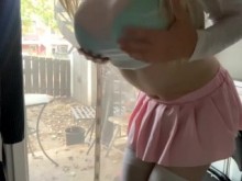 Puta de la cámara transfrontratada trans con grandes tetas que se pagan para presumir por ventana