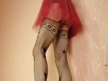 La gigante transexual aplasta a los autos pequeños en zapatos de plataforma alta sin bragas - 2 (fetiche de aplastamiento)