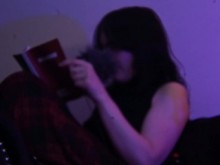 Goth Enby lee la teoría sexy hot (1 hora, SFW, Derrida)