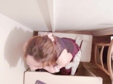 Sayaka Sayaka se masturba mientras contiene su voz en un cibercafé