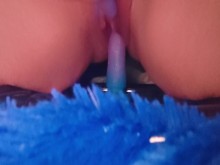 Montando mi consolador más grande