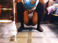 Me orinó por miedo porque el programa de terror en la televisión