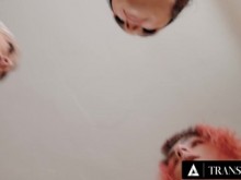 TRANSFIXED - La doctora MILF adicta al sexo salvaje Dee Williams se folla a sus enfermeras y pacientes trans - TODAS LAS PARTES