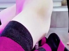 White Fambo con fantasía de consolador. Juega femboy con consolador de caballos