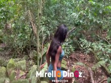 Mirella se perdió en el sendero al aire libre