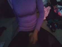 Bordeando mientras ve porno