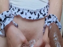 Adorable Trans Hucow se mete el culo con un gran consolador negro