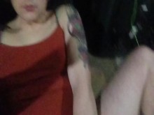 Escondido y grabado provocación con juguete nuevo