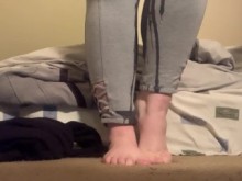 empapando mis leggings grises