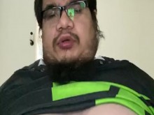 Lindo crossdresser rebota las tetas