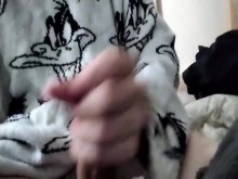 Linda femboy se masturba y eyacula como una buena chica