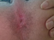 Abierta y pulsando mi ano virgen