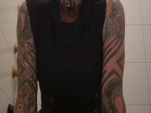 Sissy en vestido azul marino necesita polla