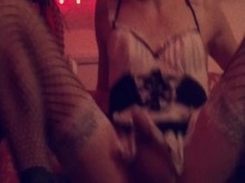 Femboy sirvienta monta polla