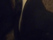 Zapatos de trabajo y lindos calcetines sucios blancos hexagonales (sin audio)