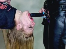 Entrenamiento de garganta profunda para la perra feminizada Blaire_18. semen arnés