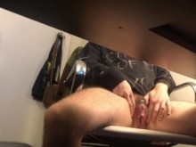 coño palpitando alrededor de mi vibra, no se me permite tocar el clítoris