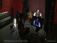 Venus Lux da una tarta de crema anal caliente