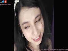 DaniTheCutie es follada con un consolador anal mientras hace aberturas con pantalones de yoga rotos