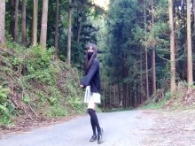 Honoka quería ser vista por un pervertido, así que salió lascivamente al aire libre.