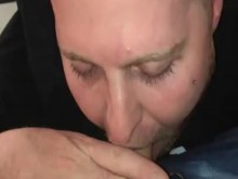 Primera vez chupando mi polla trans