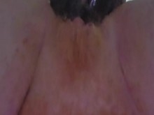 No puedo dejar de estirar el coño dolorido