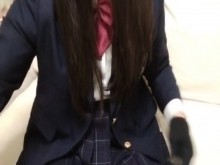 ¿De qué color son las bragas de la colegiala Honoka de hoy?