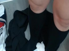 Travesti vistiendo Sailor Fuku (uniforme japonés) y toalla sanitaria y luego cumming 02 Chica falsa, uniforme de marinero para mujer, período