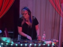 AnnaCentauri sexy DJ baile