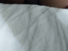 Mira dentro de la falda y satisface tu deseo sexual.