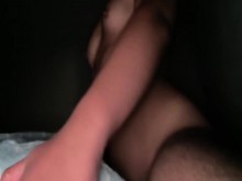 Joven (ftm)Masturbándose en diferentes posiciones mientras piensa en un suscriptor de Onlyfans