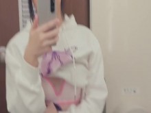 Travesti se corre en el baño del tren de alta velocidad