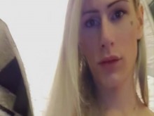 Show de cámara transgénero sexy y cachonda a altas horas de la noche, final desordenado