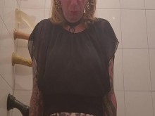 Sissy puta mea mientras monta un consolador