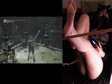 Femboy juega Dark Souls 3 modificado y muestra pies y culo