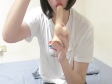 【Travesti】Medias negras, mamada con los pies descalzos.