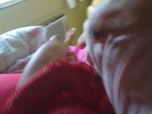 Me desperté con mi verga gigante bien dura en mis bragas