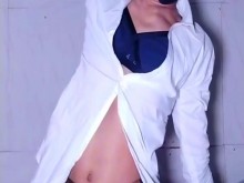 Femboy bebiendo su propia orina - Lana Rosunx