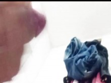 VIGILANTE SE MASTURBA EN EL BAÑO DE SU SITIO DE TRABAJO, NO AGUANTÓ Y DERRAMA LECHE EN EL BAÑO????????????