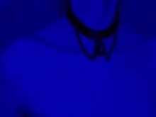 MODELO CALIENTE FTM JUGANDO CON SUS TETAS