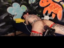 COÑO GORDO FTM XXX SE SALTA FOLLADA CON UN CONSOLADOR EYACULADOR MIENTRAS JUEGA VIDEOJUEGOS, MUCHA CORRIDA Y OINA