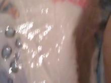 Puta gorda masturbándose en pañales y bragas de plástico ABDL FTM